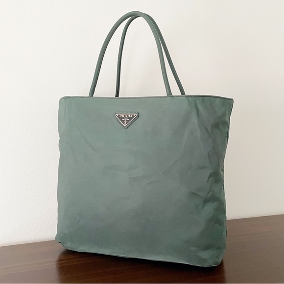 ❤️SOLD❤️Prada green Tessuto city triangle logo nylon zip tote bag vintage - Picture 2 of 12